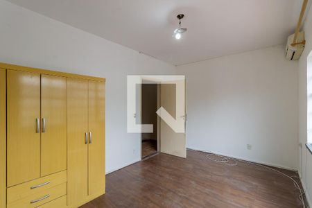 Casa à venda com 240m², 3 quartos e 2 vagas Casa à venda com 240m², 3 quartos e 2 vagasQuarto 1.1