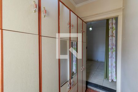 Casa à venda com 240m², 3 quartos e 2 vagas Casa à venda com 240m², 3 quartos e 2 vagasQuarto 2.5