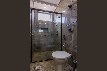 Apartamento à venda com 400m², 4 quartos e 5 vagasChuveiro Banheiro Quarto 3 Suíte