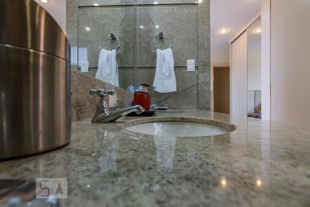 Apartamento à venda com 400m², 4 quartos e 5 vagasTorneiras Banheiro Quarto 1 Suíte