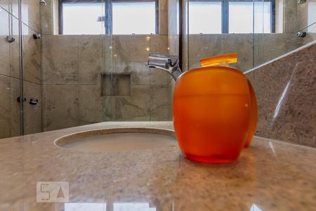 Apartamento à venda com 400m², 4 quartos e 5 vagasTorneira Banheiro Social 