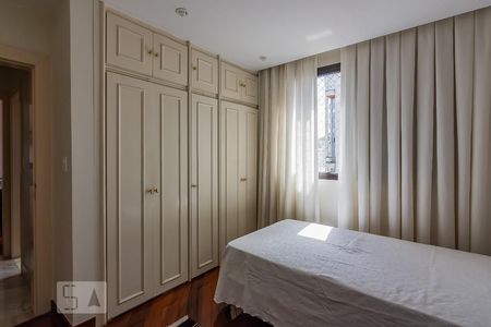 Apartamento à venda com 400m², 4 quartos e 5 vagasQuarto 2