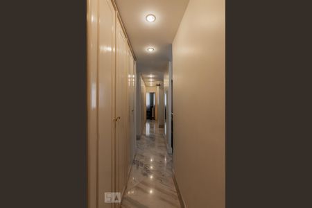 Apartamento à venda com 400m², 4 quartos e 5 vagasCorredor Quartos