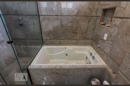 Apartamento à venda com 400m², 4 quartos e 5 vagasHidro Banheiro Quarto 1 Suíte