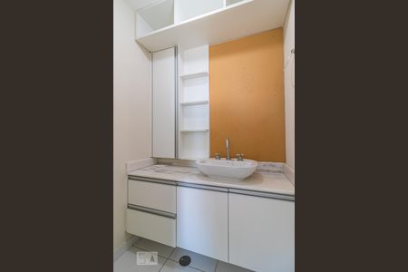 Banheiro de apartamento para alugar com 1 quarto, 43m² em Melville Empresarial Ii, Barueri