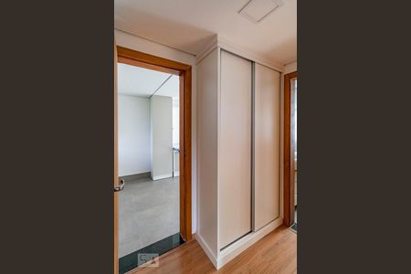 Corredor de apartamento para alugar com 2 quartos, 54m² em Funcionários, Belo Horizonte