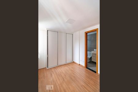 Suíte de apartamento para alugar com 2 quartos, 54m² em Funcionários, Belo Horizonte