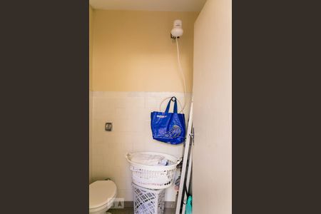 Casa à venda com 120m², 2 quartos e 2 vagas Casa à venda com 120m², 2 quartos e 2 vagasBanheiro de Serviço