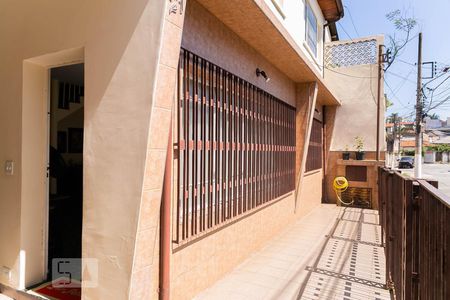 Casa à venda com 120m², 2 quartos e 2 vagas Casa à venda com 120m², 2 quartos e 2 vagasFachada