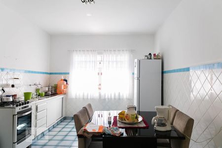 Casa à venda com 120m², 2 quartos e 2 vagas Casa à venda com 120m², 2 quartos e 2 vagasCozinha