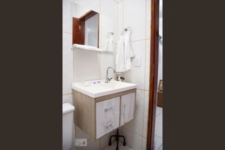 Casa para alugar com 224m², 4 quartos e 3 vagas Casa para alugar com 224m², 4 quartos e 3 vagasBanheiro Quarto de Serviço