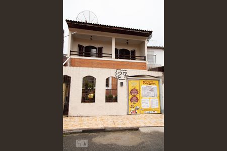 Casa para alugar com 224m², 4 quartos e 3 vagas Casa para alugar com 224m², 4 quartos e 3 vagasFachada