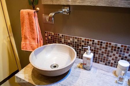 Casa à venda com 110m², 2 quartos e 2 vagasLAVABO / BANHEIRO