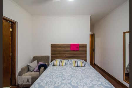 Casa à venda com 200m², 3 quartos e 3 vagasQuarto 3 Suíte