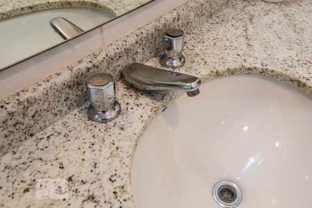 Casa à venda com 200m², 3 quartos e 3 vagasBanheiro 2