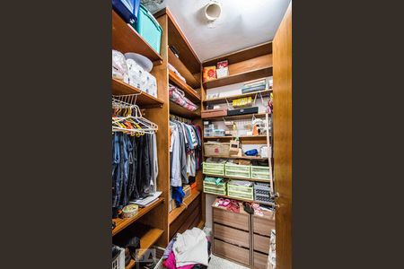 Casa à venda com 200m², 3 quartos e 3 vagasCloset da Suíte