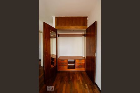 Apartamento à venda com 60m², 2 quartos e 1 vaga Apartamento à venda com 60m², 2 quartos e 1 vagaQuarto 02 - Armário