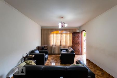Casa à venda com 220m², 3 quartos e 2 vagasSala