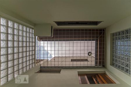 Casa à venda com 200m², 2 quartos e 2 vagas Casa à venda com 200m², 2 quartos e 2 vagasGrade de proteção