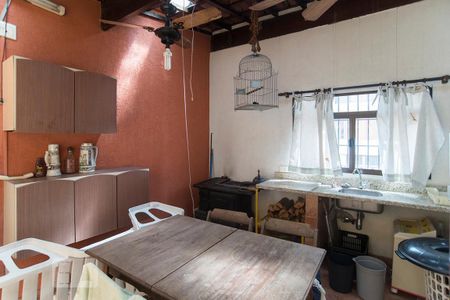 Casa à venda com 200m², 2 quartos e 2 vagas Casa à venda com 200m², 2 quartos e 2 vagasEspaço - 3o. Pavimento