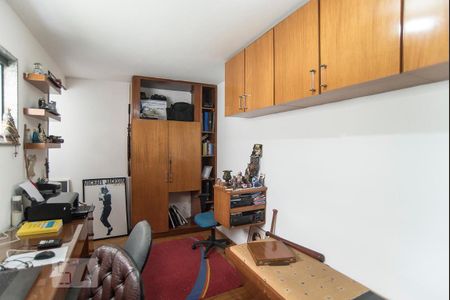 Casa à venda com 200m², 2 quartos e 2 vagas Casa à venda com 200m², 2 quartos e 2 vagasQuarto 3 - escritótio