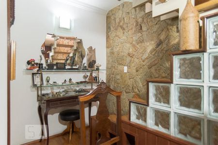 Casa à venda com 200m², 2 quartos e 2 vagas Casa à venda com 200m², 2 quartos e 2 vagasSala - piso superior