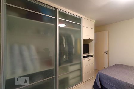 Apartamento à venda com 300m², 3 quartos e 2 vagas Apartamento à venda com 300m², 3 quartos e 2 vagasSuíte 1