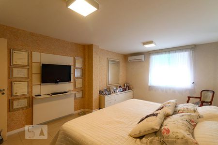 Apartamento à venda com 300m², 3 quartos e 2 vagas Apartamento à venda com 300m², 3 quartos e 2 vagasSuíte 2