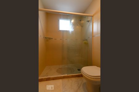 Apartamento à venda com 300m², 3 quartos e 2 vagas Apartamento à venda com 300m², 3 quartos e 2 vagasBanheiro da Suíte 1