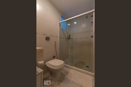 Apartamento à venda com 300m², 3 quartos e 2 vagas Apartamento à venda com 300m², 3 quartos e 2 vagasBanheiro Corredor