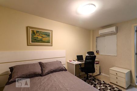 Apartamento à venda com 300m², 3 quartos e 2 vagas Apartamento à venda com 300m², 3 quartos e 2 vagasSuíte 1
