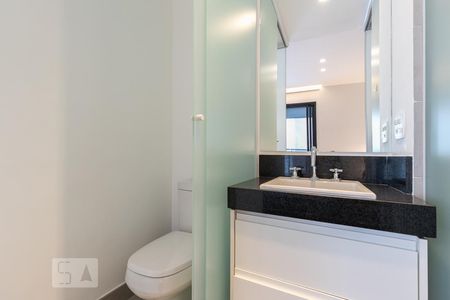 Banheiro  de kitnet/studio para alugar com 1 quarto, 24m² em Vila Olímpia, São Paulo