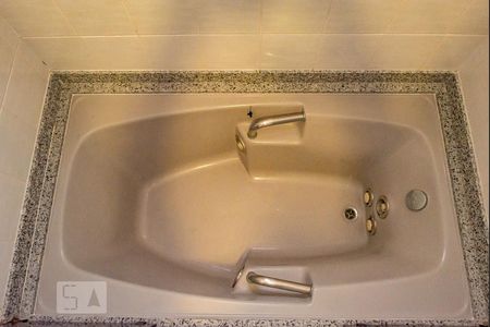 Apartamento à venda com 330m², 4 quartos e 4 vagas Apartamento à venda com 330m², 4 quartos e 4 vagasCobertura - Banheiro 4