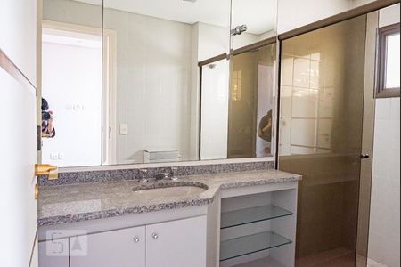 Apartamento à venda com 330m², 4 quartos e 4 vagas Apartamento à venda com 330m², 4 quartos e 4 vagasBanheiro 3 - Suíte