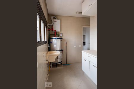 Apartamento à venda com 330m², 4 quartos e 4 vagas Apartamento à venda com 330m², 4 quartos e 4 vagasÁrea de serviço