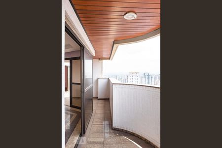 Apartamento à venda com 330m², 4 quartos e 4 vagas Apartamento à venda com 330m², 4 quartos e 4 vagasCobertura - Varanda