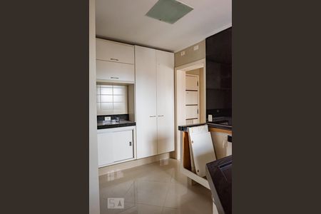 Apartamento à venda com 330m², 4 quartos e 4 vagas Apartamento à venda com 330m², 4 quartos e 4 vagasCozinha