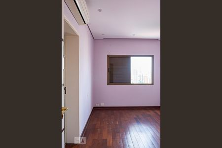 Apartamento à venda com 330m², 4 quartos e 4 vagas Apartamento à venda com 330m², 4 quartos e 4 vagasSuíte 3