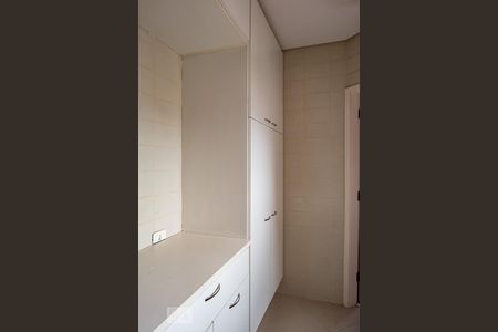 Apartamento à venda com 330m², 4 quartos e 4 vagas Apartamento à venda com 330m², 4 quartos e 4 vagasÁrea de Serviço