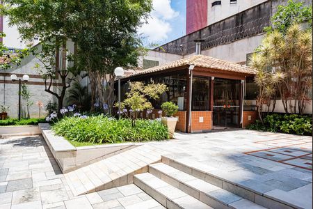 Apartamento à venda com 330m², 4 quartos e 4 vagas Apartamento à venda com 330m², 4 quartos e 4 vagasÁrea comum - Churrasqueira