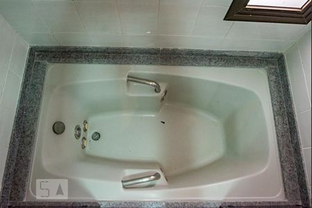 Apartamento à venda com 330m², 4 quartos e 4 vagas Apartamento à venda com 330m², 4 quartos e 4 vagasBanheiro 1 - Suíte