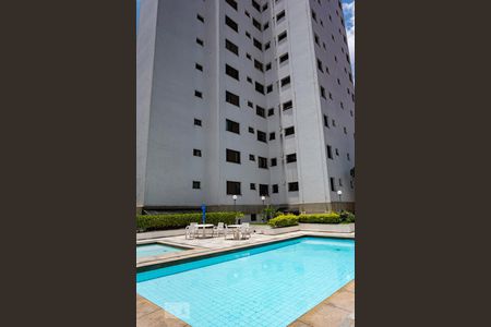 Apartamento à venda com 330m², 4 quartos e 4 vagas Apartamento à venda com 330m², 4 quartos e 4 vagasÁrea comum - Piscina