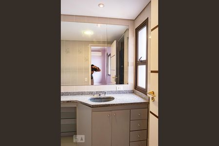 Apartamento à venda com 330m², 4 quartos e 4 vagas Apartamento à venda com 330m², 4 quartos e 4 vagasBanheiro 2 - Suíte