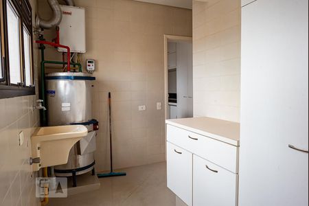 Apartamento à venda com 330m², 4 quartos e 4 vagas Apartamento à venda com 330m², 4 quartos e 4 vagasÁrea de Serviço