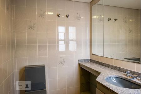 Apartamento à venda com 330m², 4 quartos e 4 vagas Apartamento à venda com 330m², 4 quartos e 4 vagasBanheiro 2 - Suíte