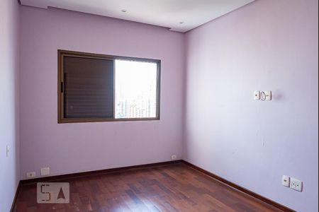 Apartamento à venda com 330m², 4 quartos e 4 vagas Apartamento à venda com 330m², 4 quartos e 4 vagasSuíte 3