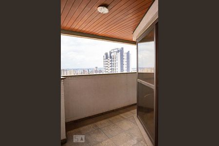 Apartamento à venda com 330m², 4 quartos e 4 vagas Apartamento à venda com 330m², 4 quartos e 4 vagasCobertura - Varanda