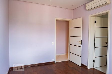 Apartamento à venda com 330m², 4 quartos e 4 vagas Apartamento à venda com 330m², 4 quartos e 4 vagasSuíte 3