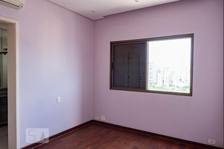 Apartamento à venda com 330m², 4 quartos e 4 vagas Apartamento à venda com 330m², 4 quartos e 4 vagasSuíte 3