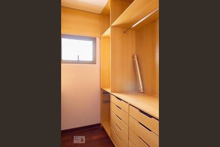 Apartamento à venda com 330m², 4 quartos e 4 vagas Apartamento à venda com 330m², 4 quartos e 4 vagasCloset - Suíte 1